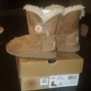 T Bailey button uggs